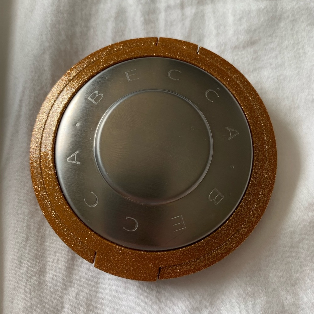 LIMITED EDITION - Becca shimmering skin protector